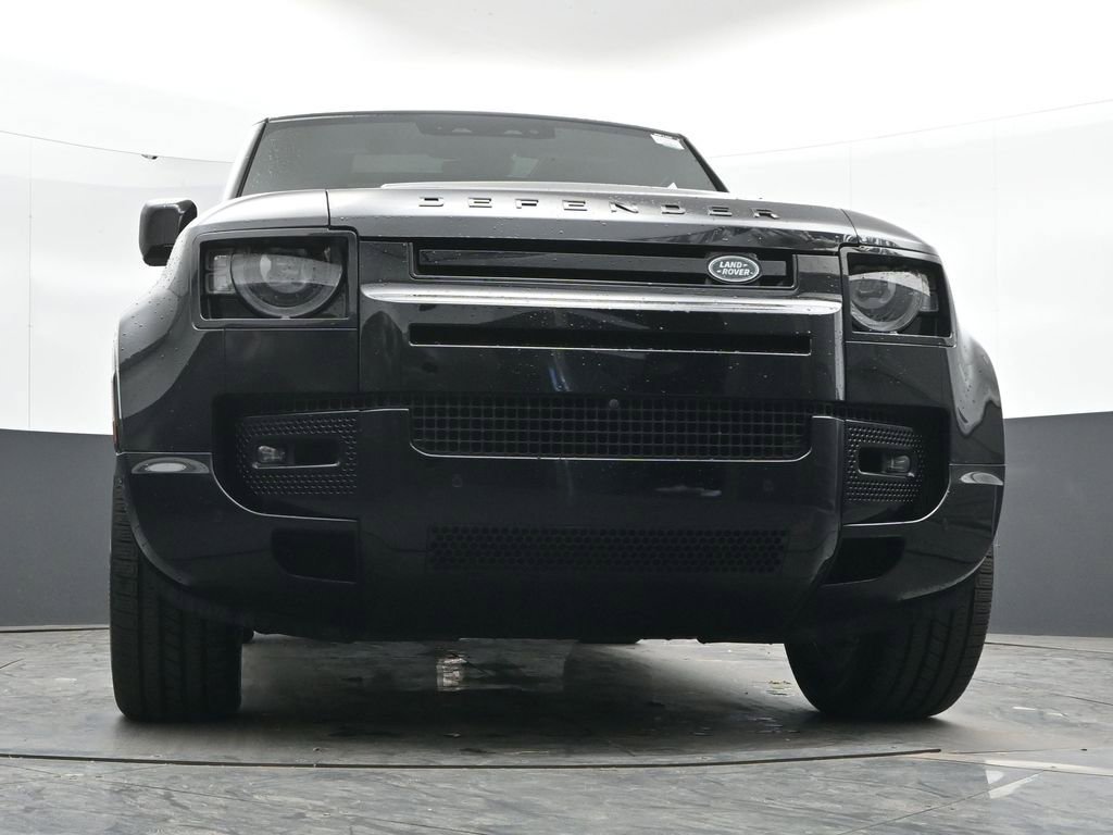 Used 2024 Land Rover Defender 130 X-Dynamic SE image 47