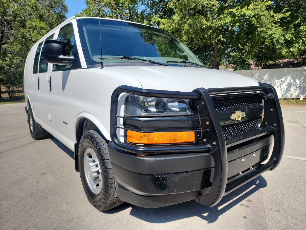 Used 2018 Chevrolet Express 2500 w/ Driver Convenience Package RWD image 1