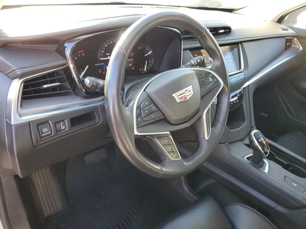 Used 2017 Cadillac XT5 Luxury w/ Driver Awareness Package image 9