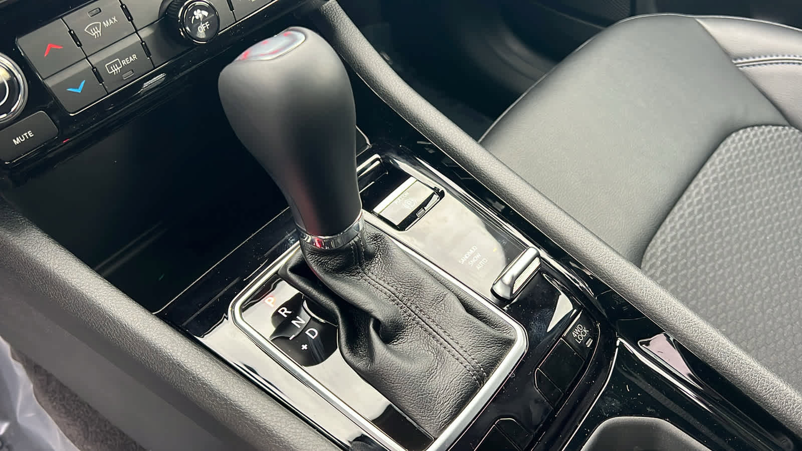 New 2026 Jeep Compass Latitude image 13