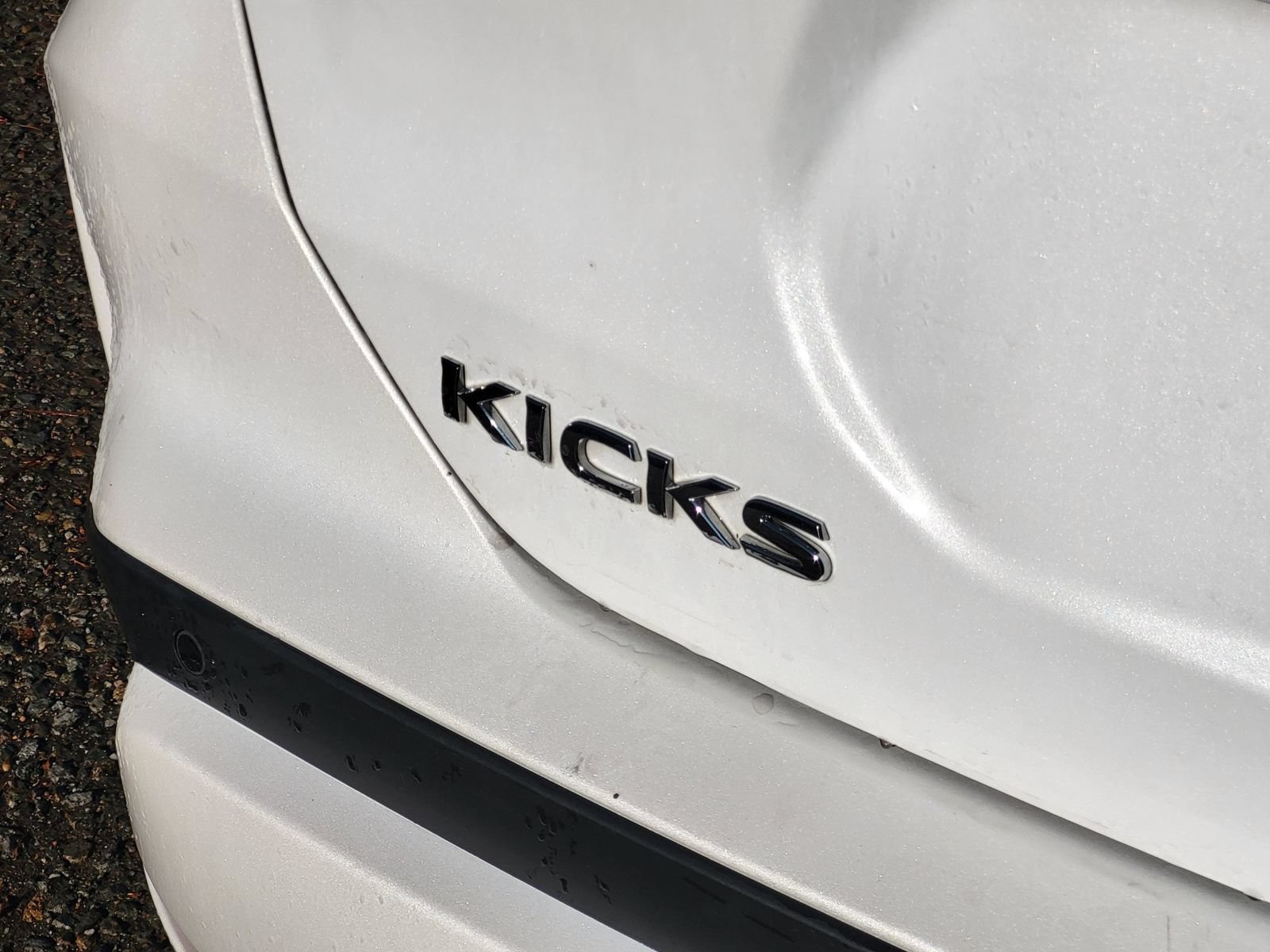 Used 2023 Nissan Kicks SR FWD image 9
