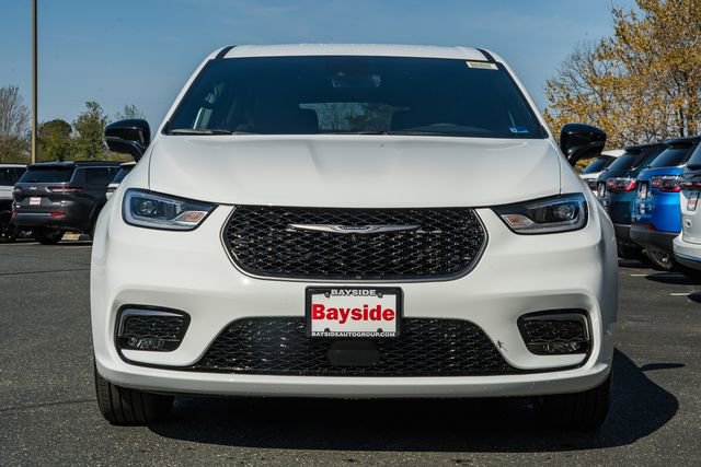 New 2026 Chrysler Pacifica Select image 3