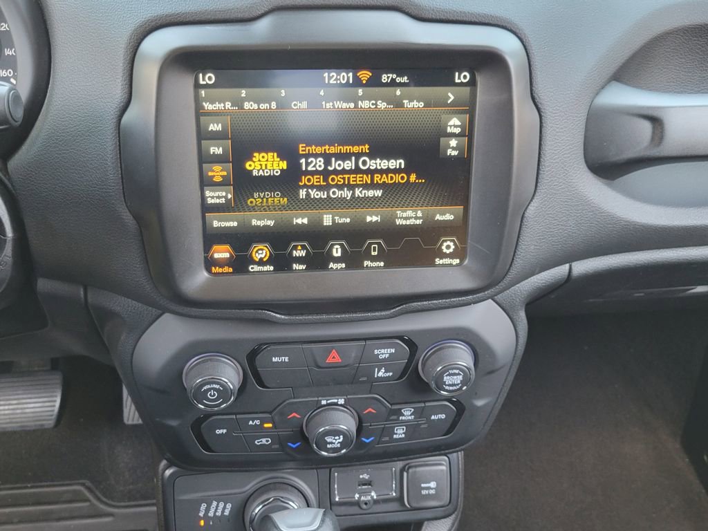 Used 2023 Jeep Renegade Latitude AWD/4WD image 9