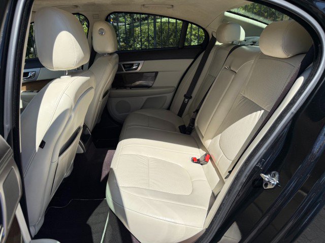 Used 2010 Jaguar XF Supercharged RWD image 12