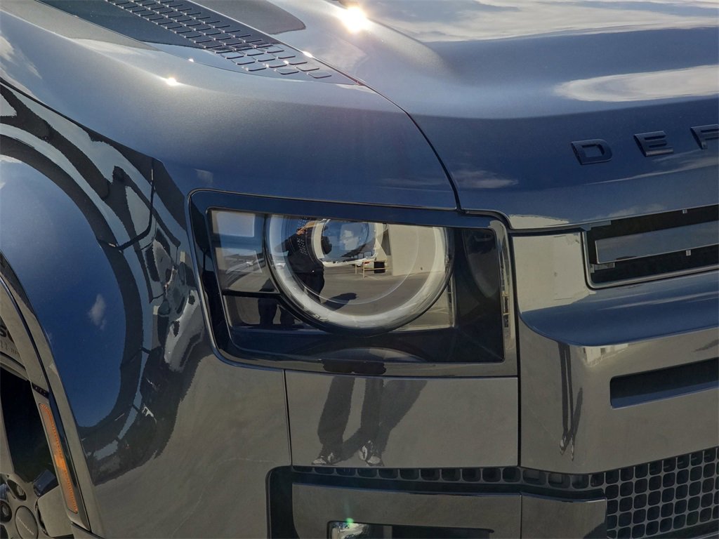 New 2026 Land Rover Defender 130 X-Dynamic SE image 33