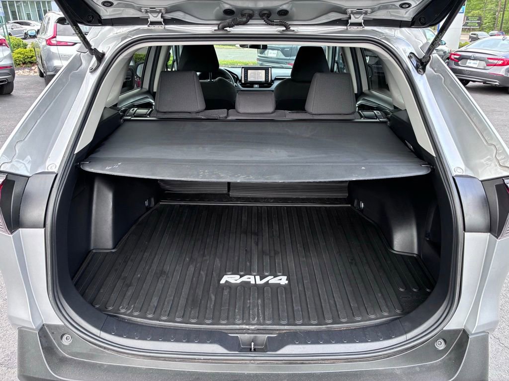 Used 2021 Toyota RAV4 LE AWD/4WD image 14