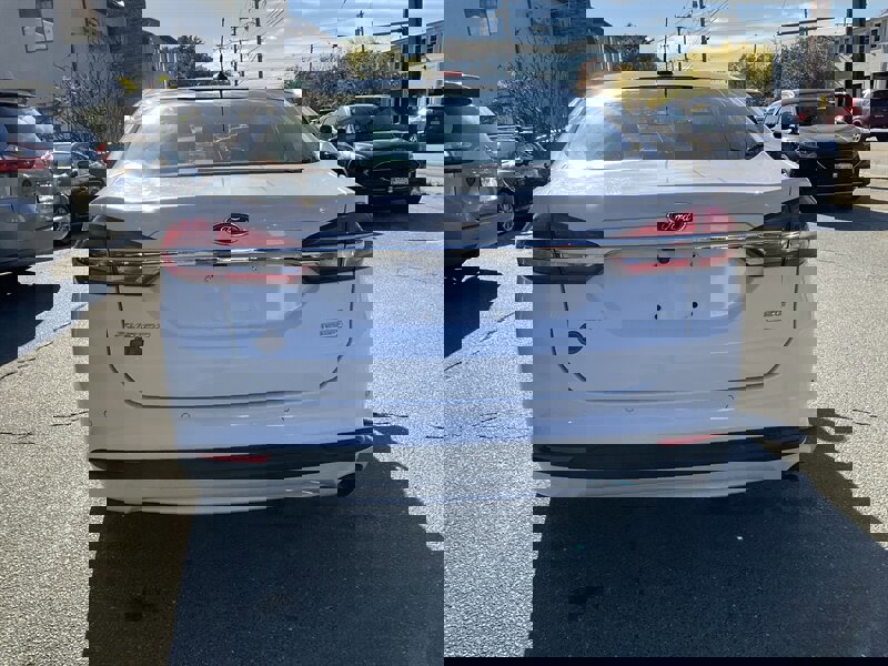 Used 2017 Ford Fusion SE w/ Fusion SE Technology Package image 6