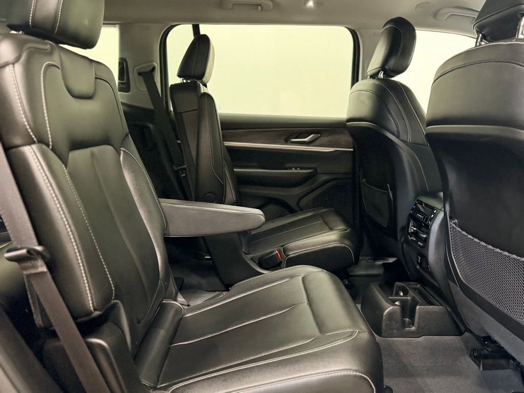 Used 2023 Jeep Grand Cherokee L Limited w/ Black Appearance Package image 22
