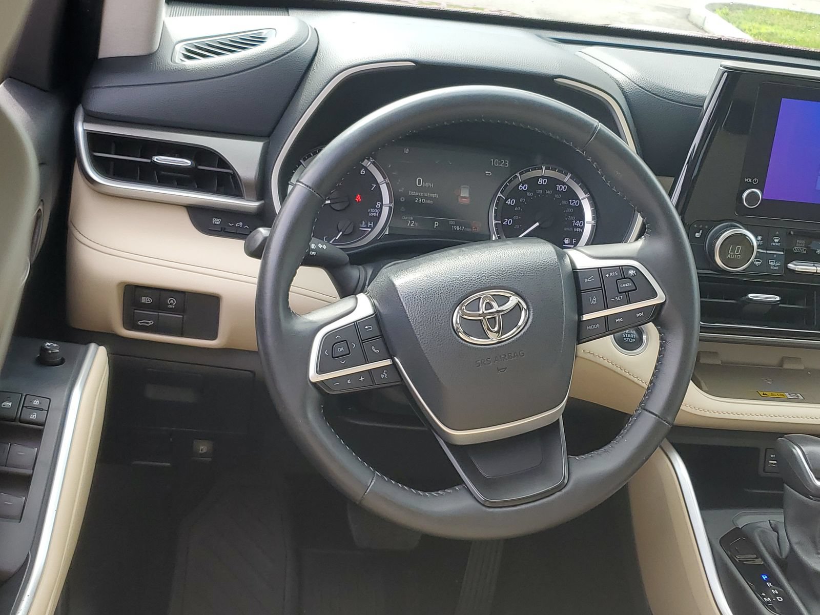 Certified 2024 Toyota Highlander XLE AWD/4WD image 12