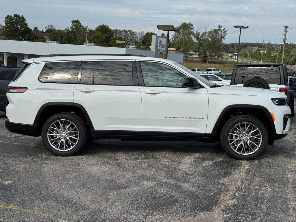 New 2027 Jeep Grand Cherokee L Limited AWD/4WD image 2