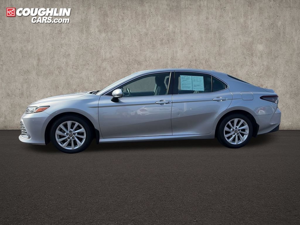 Used 2022 Toyota Camry LE w/ Convenience Package FWD image 5