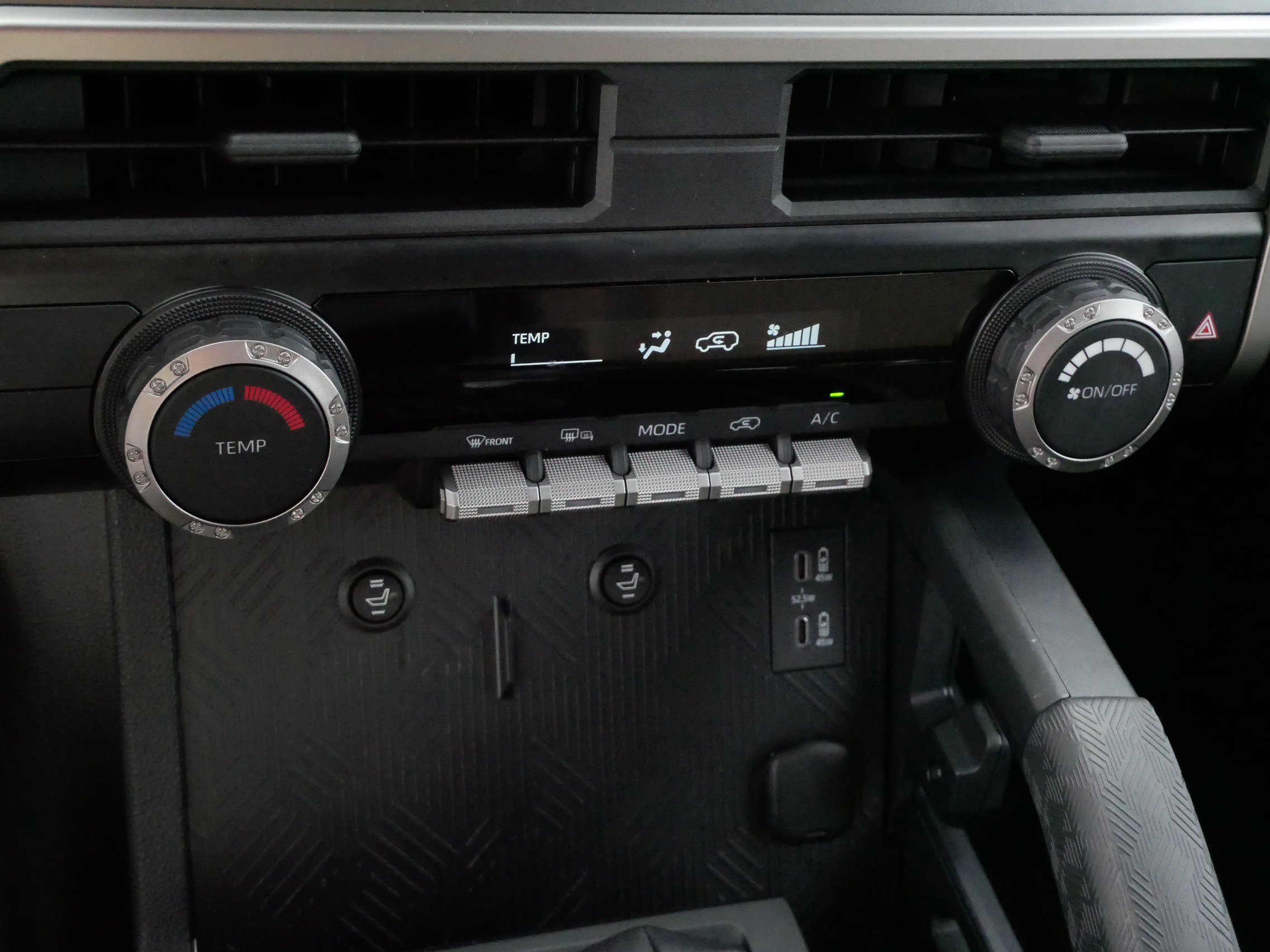 Used 2025 Toyota 4Runner SR5 AWD/4WD image 23