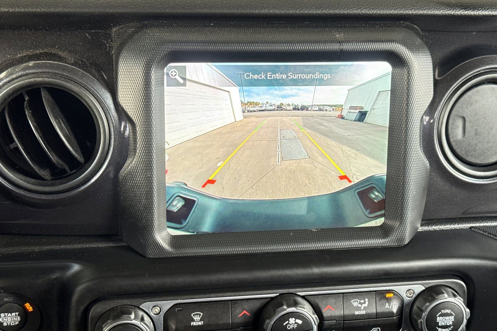 Used 2022 Jeep Gladiator Sport AWD/4WD image 25
