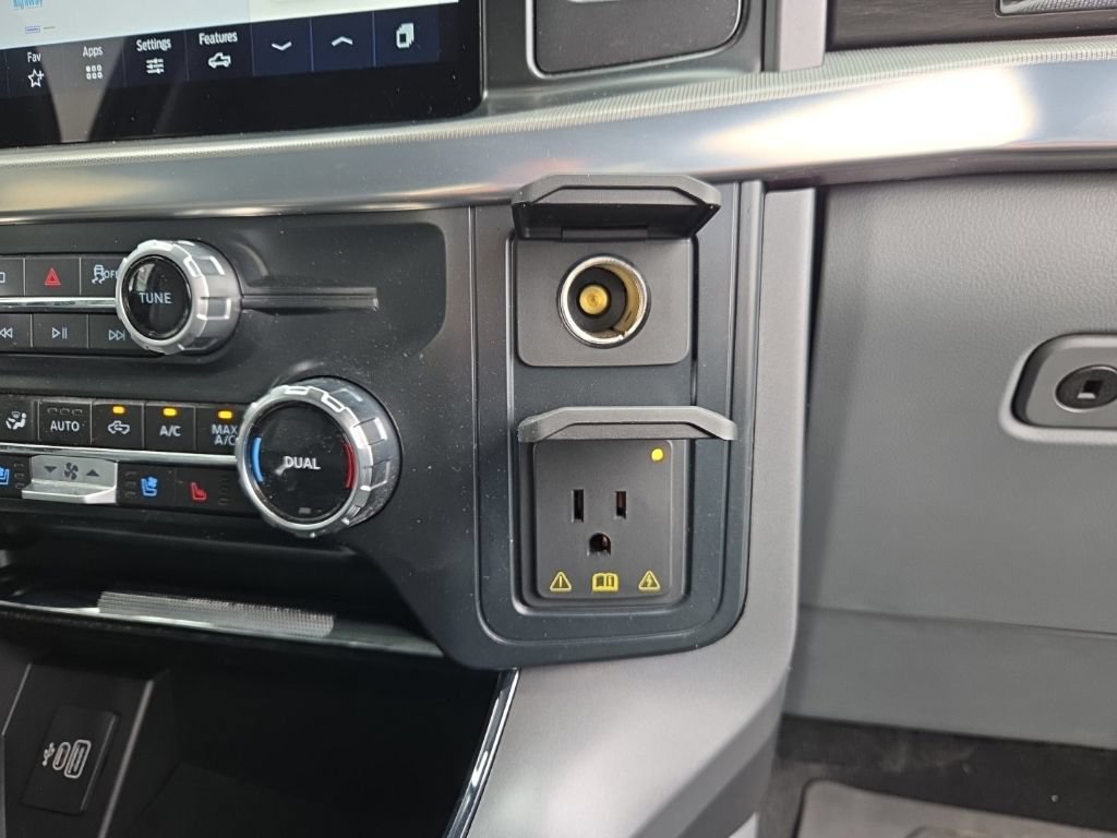Used 2025 Ford F150 Lariat AWD/4WD image 41