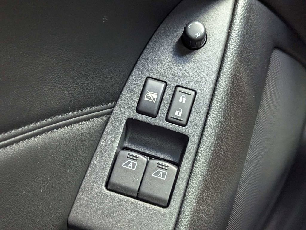 Used 2014 INFINITI Q60 Journey w/ Premium Package image 22