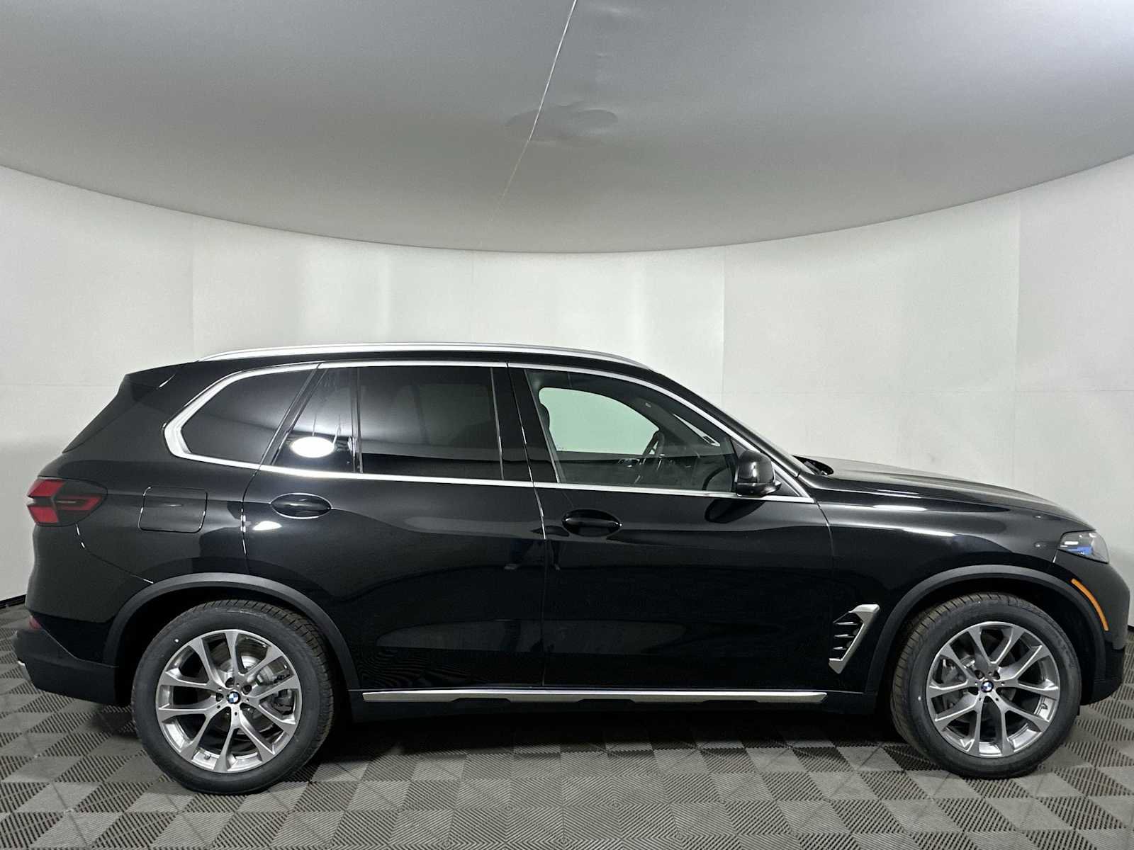 New 2026 BMW X5 xDrive50e w/ Executive Package image 8