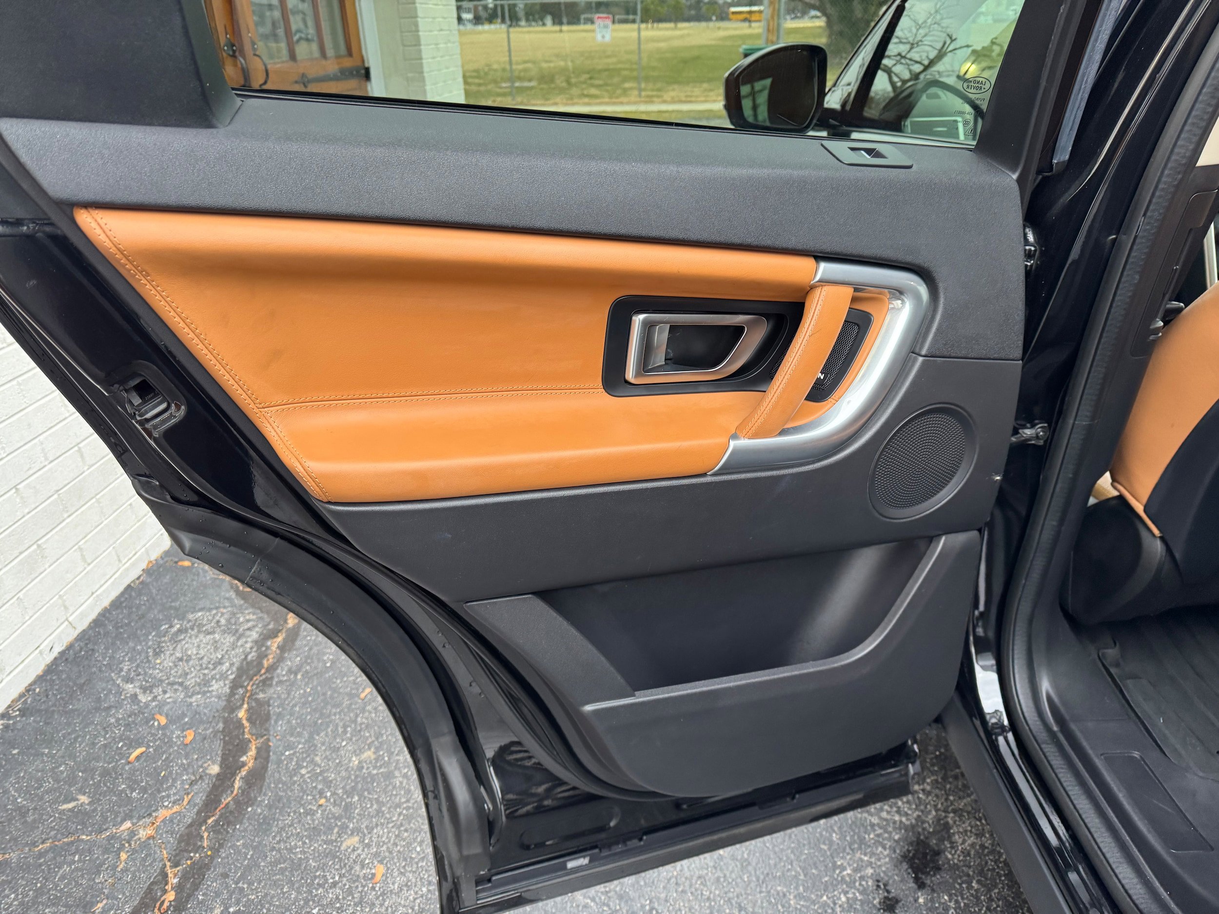 Used 2019 Land Rover Discovery Sport HSE Luxury image 29