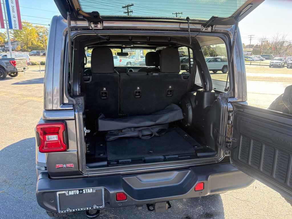 Used 2019 Jeep Wrangler Unlimited Sahara w/ Dual Top Group AWD/4WD image 27