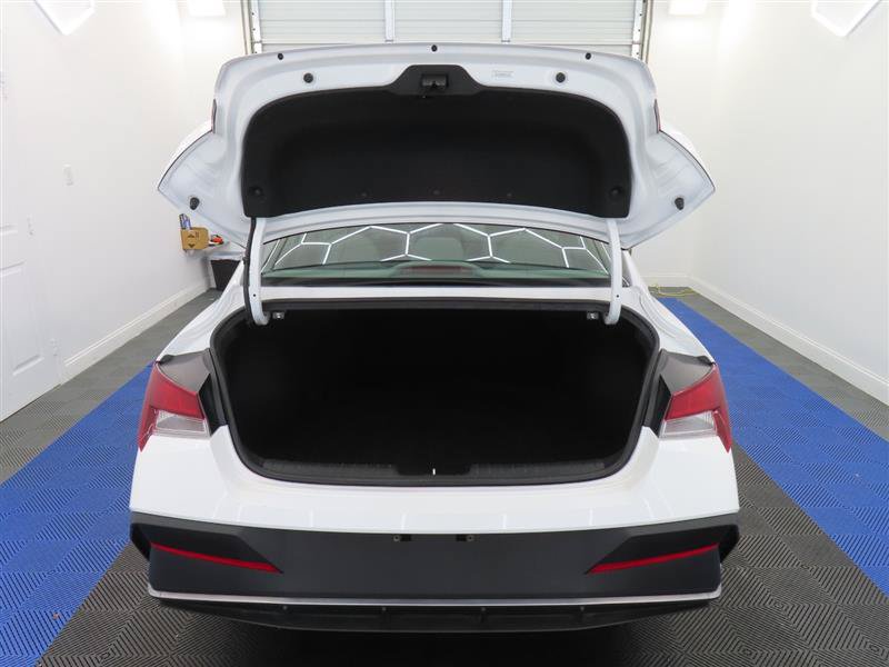 Used 2024 Hyundai Elantra SEL FWD image 12