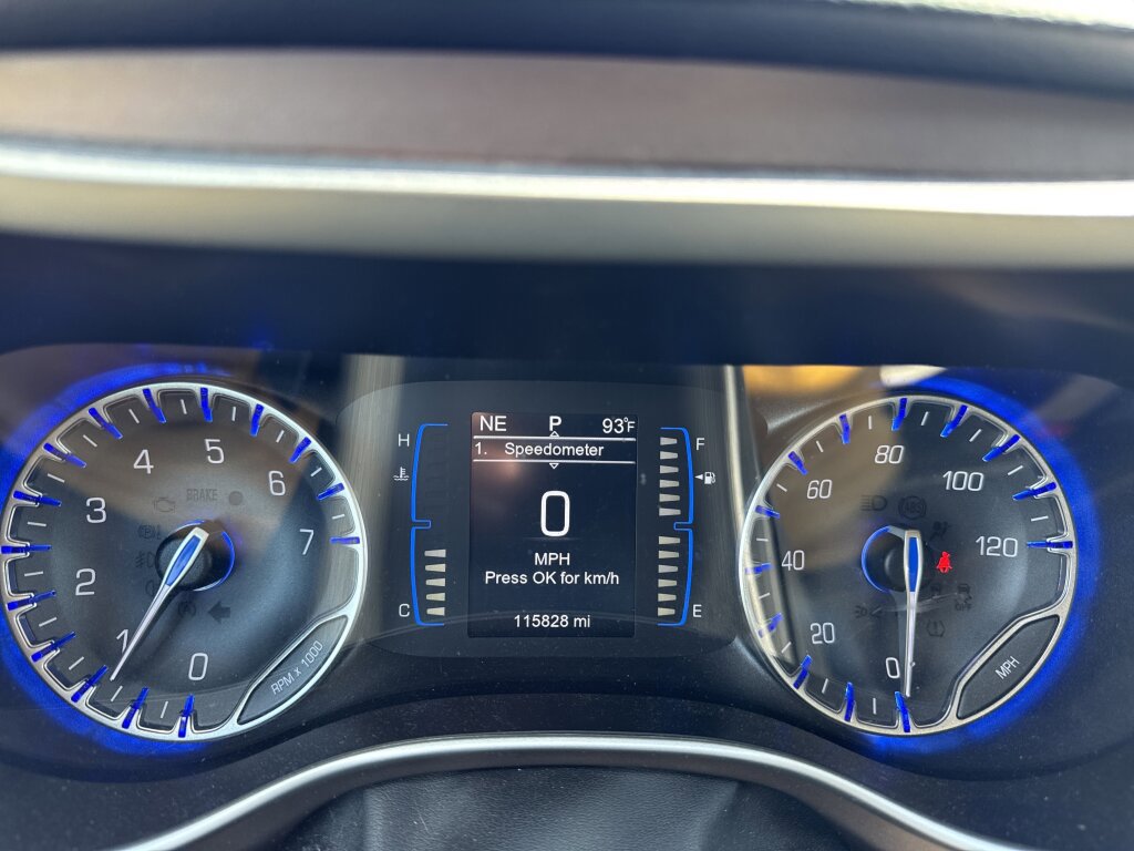 Used 2017 Chrysler Pacifica Touring image 32