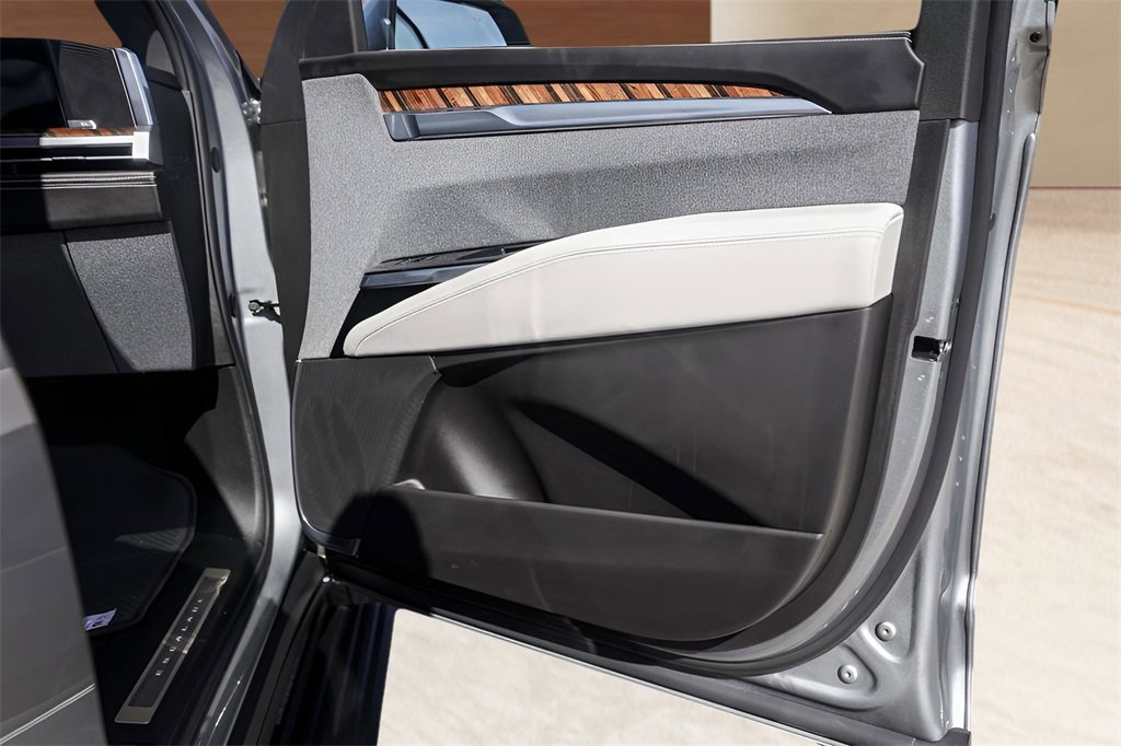 Certified 2025 Cadillac Escalade Sport Platinum w/ LPO, Floor Liner Package image 27