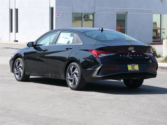 New 2025 Hyundai Elantra Limited image 5