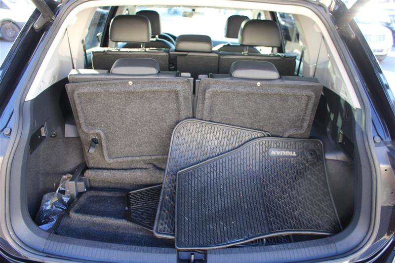 Used 2018 Volkswagen Tiguan SEL image 19