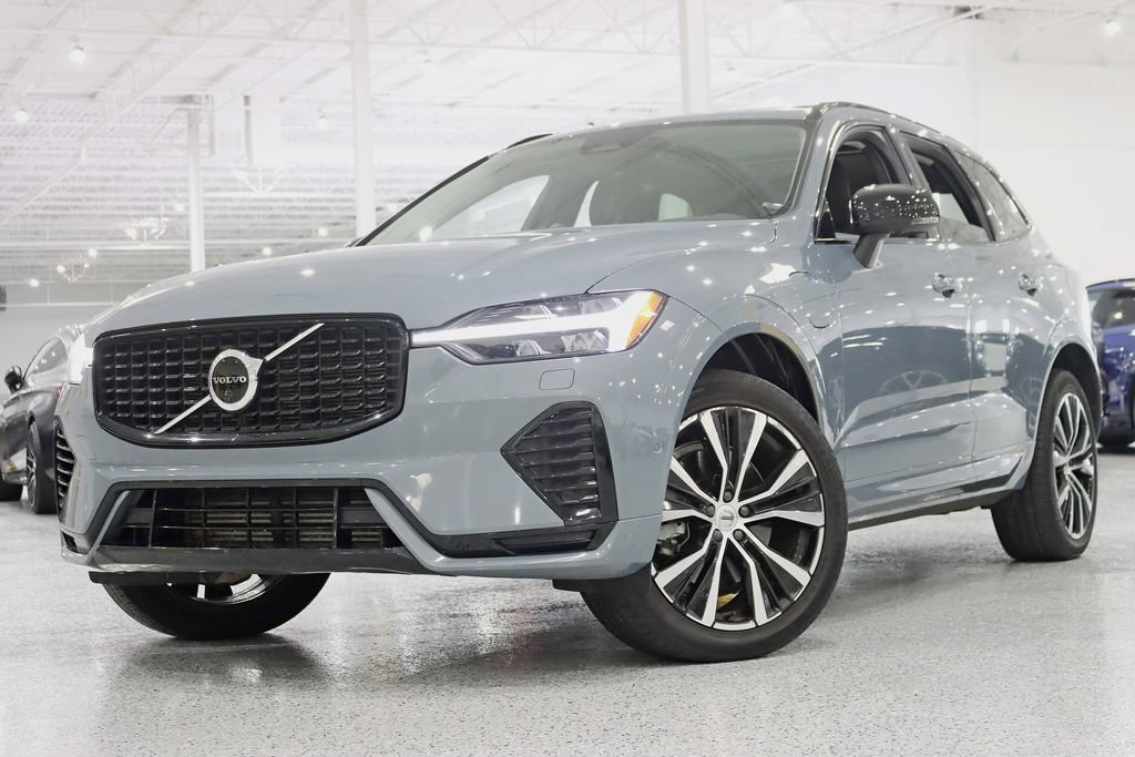 Used 2023 Volvo XC60 T8 Ultimate w/ Climate Package AWD/4WD image 4