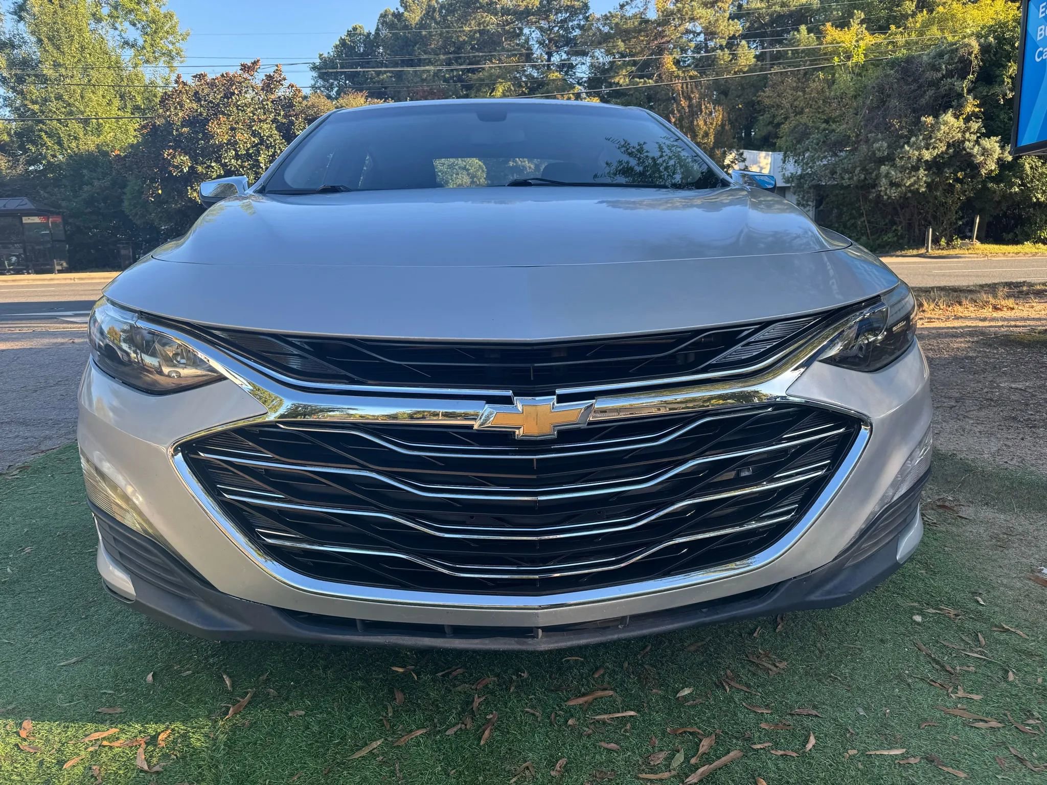 Used 2019 Chevrolet Malibu LT image 2