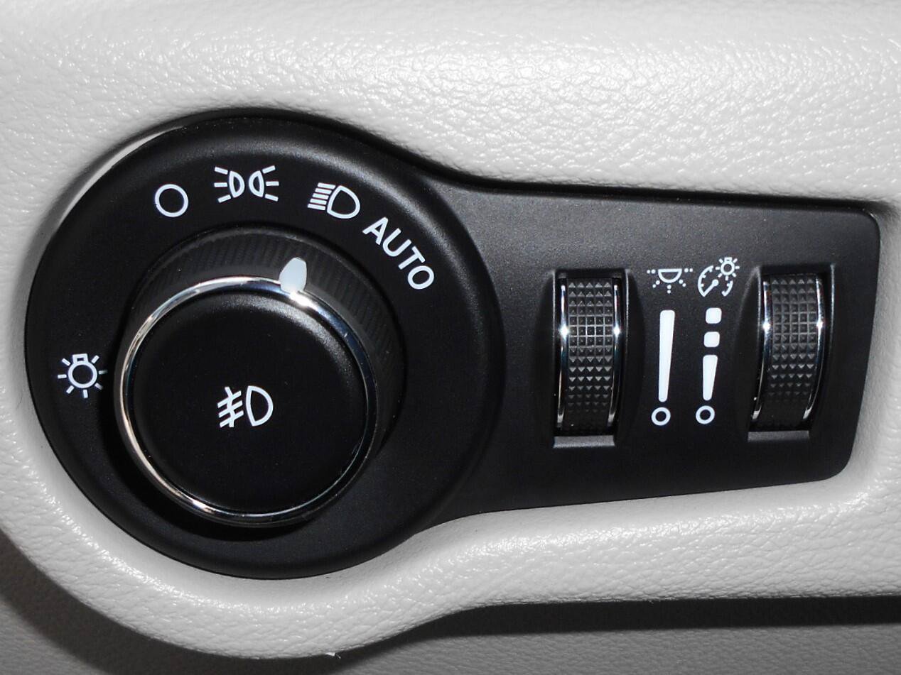 Certified 2018 Chrysler Pacifica Limited FWD image 21