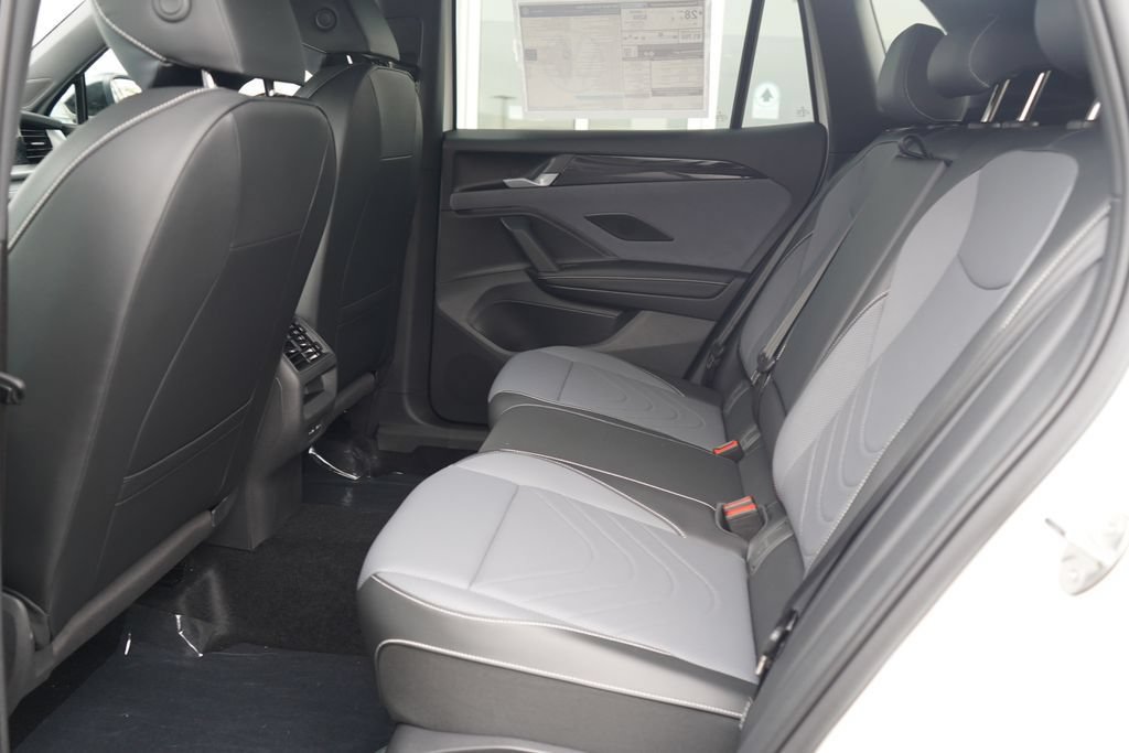 New 2026 Volkswagen Tiguan SE R-Line FWD image 7