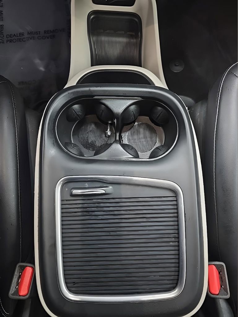 Used 2024 Chrysler Pacifica Touring-L image 28