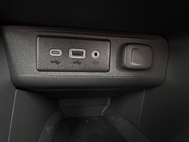 Used 2022 Buick Encore GX Select w/ Sport Touring Package image 18
