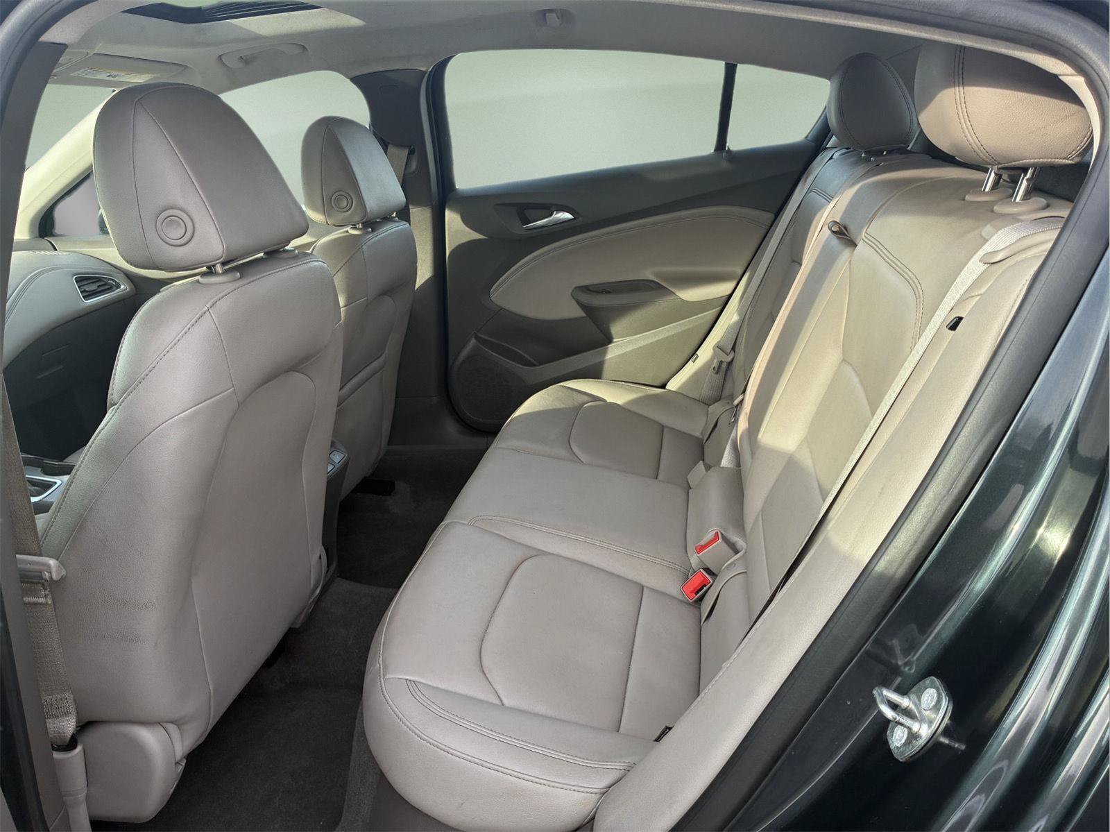 Used 2018 Chevrolet Cruze Premier FWD image 17