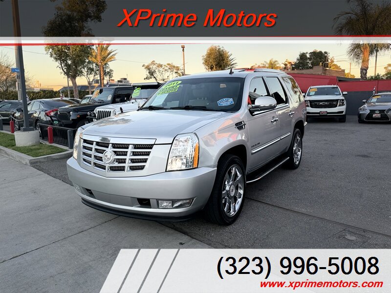 Used 2011 Cadillac Escalade Luxury AWD/4WD image 1
