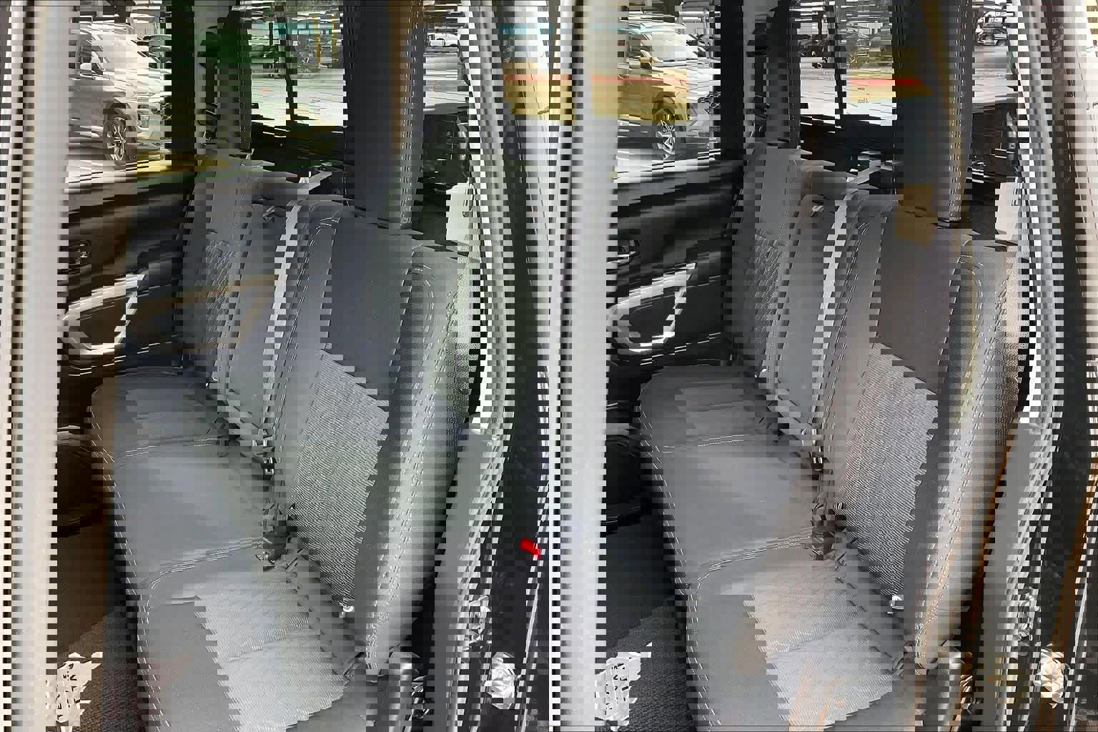 Used 2017 Nissan Titan SV image 18