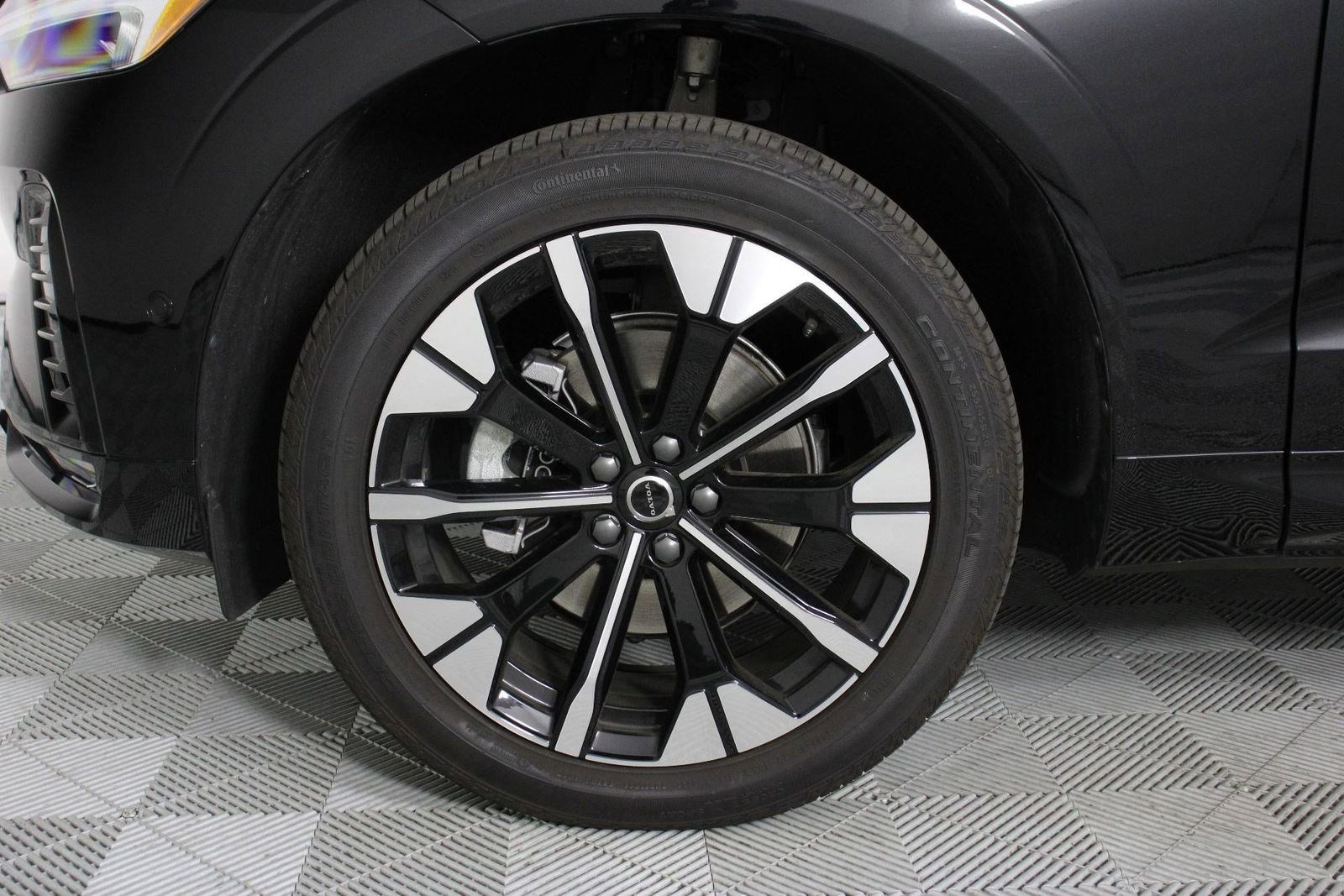 Certified 2026 Volvo XC60 B5 Plus AWD/4WD image 28