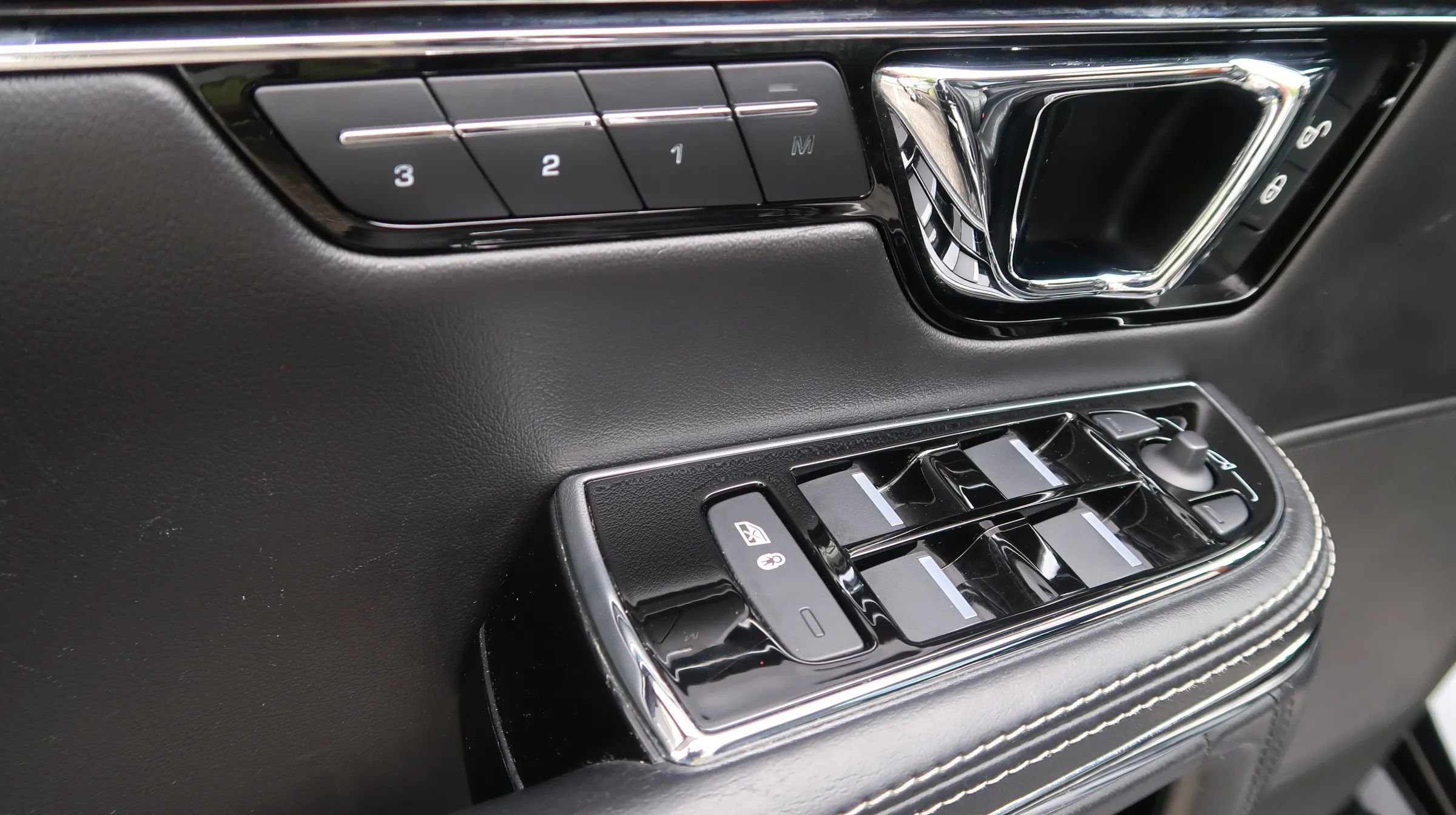 Used 2017 Jaguar XJ R-Sport AWD/4WD image 29