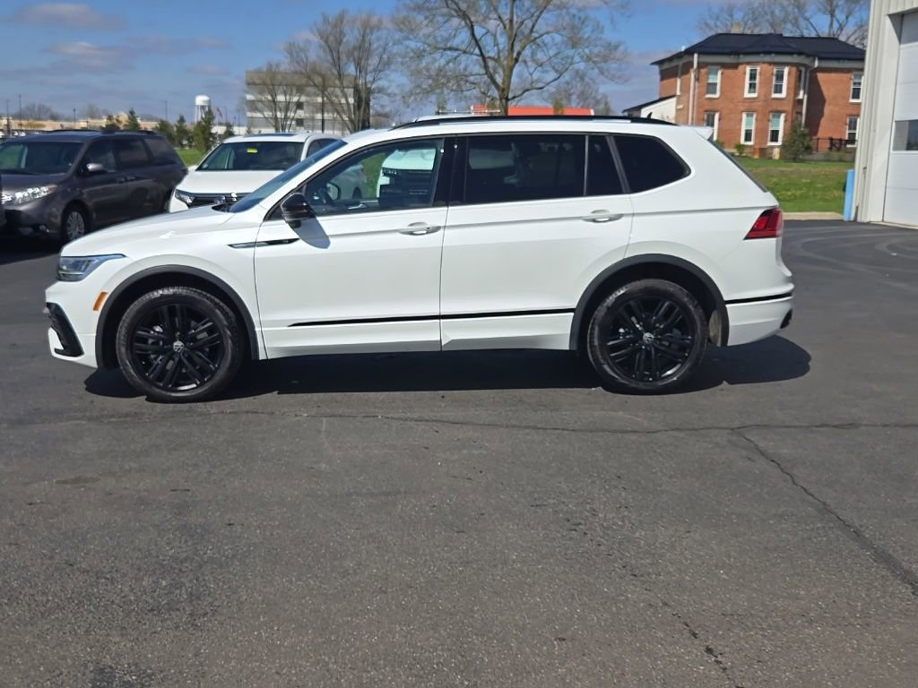 Used 2022 Volkswagen Tiguan SE R-Line AWD/4WD image 4