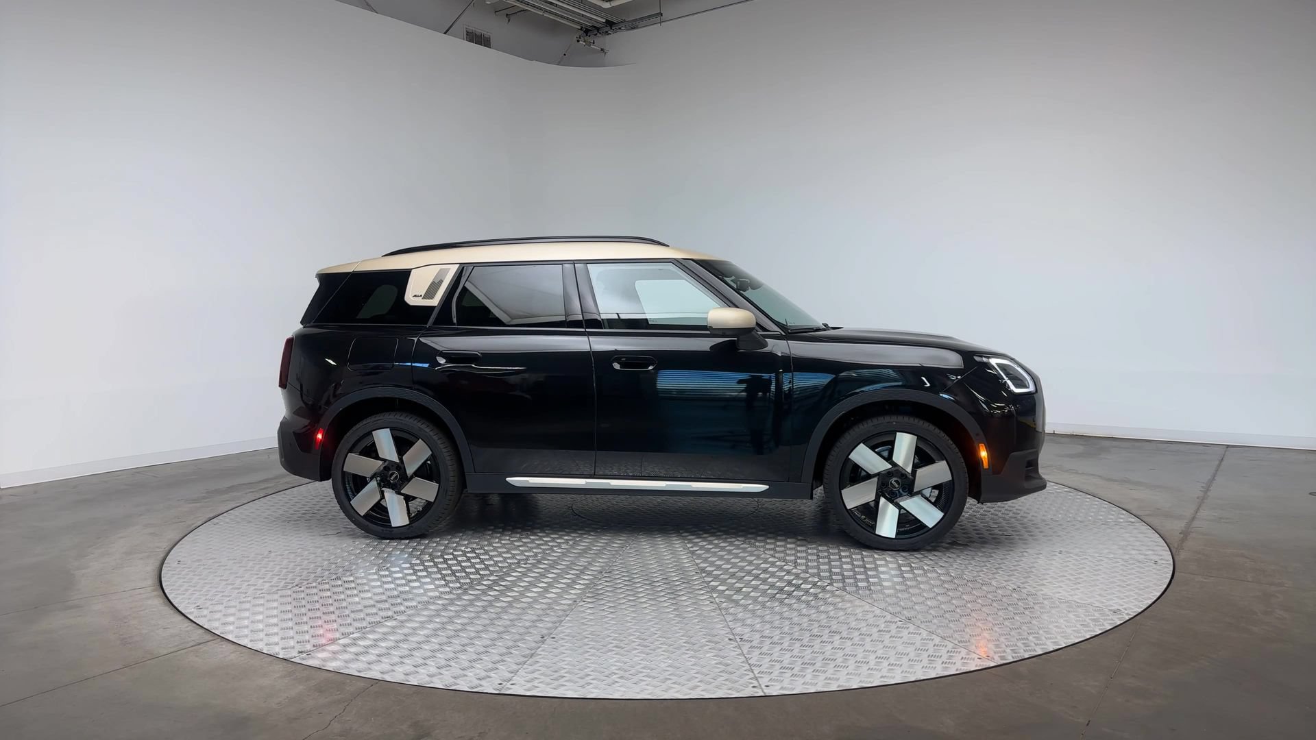 Certified 2026 MINI Cooper Countryman S w/ Comfort Package Max AWD/4WD image 4