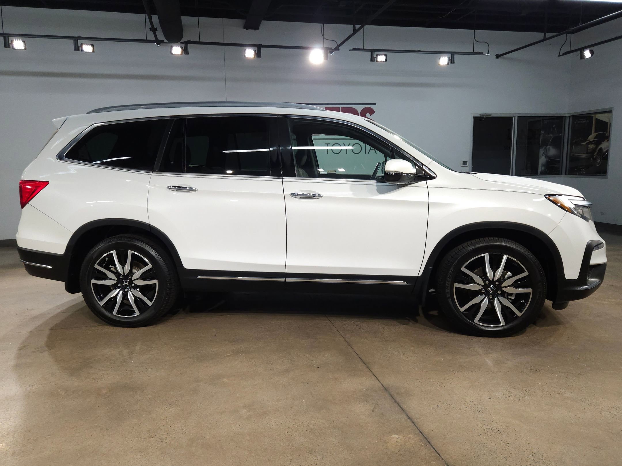 Used 2021 Honda Pilot Touring image 8