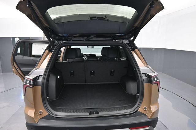 New 2027 Chevrolet Equinox LT w/ Convenience Package II FWD image 8
