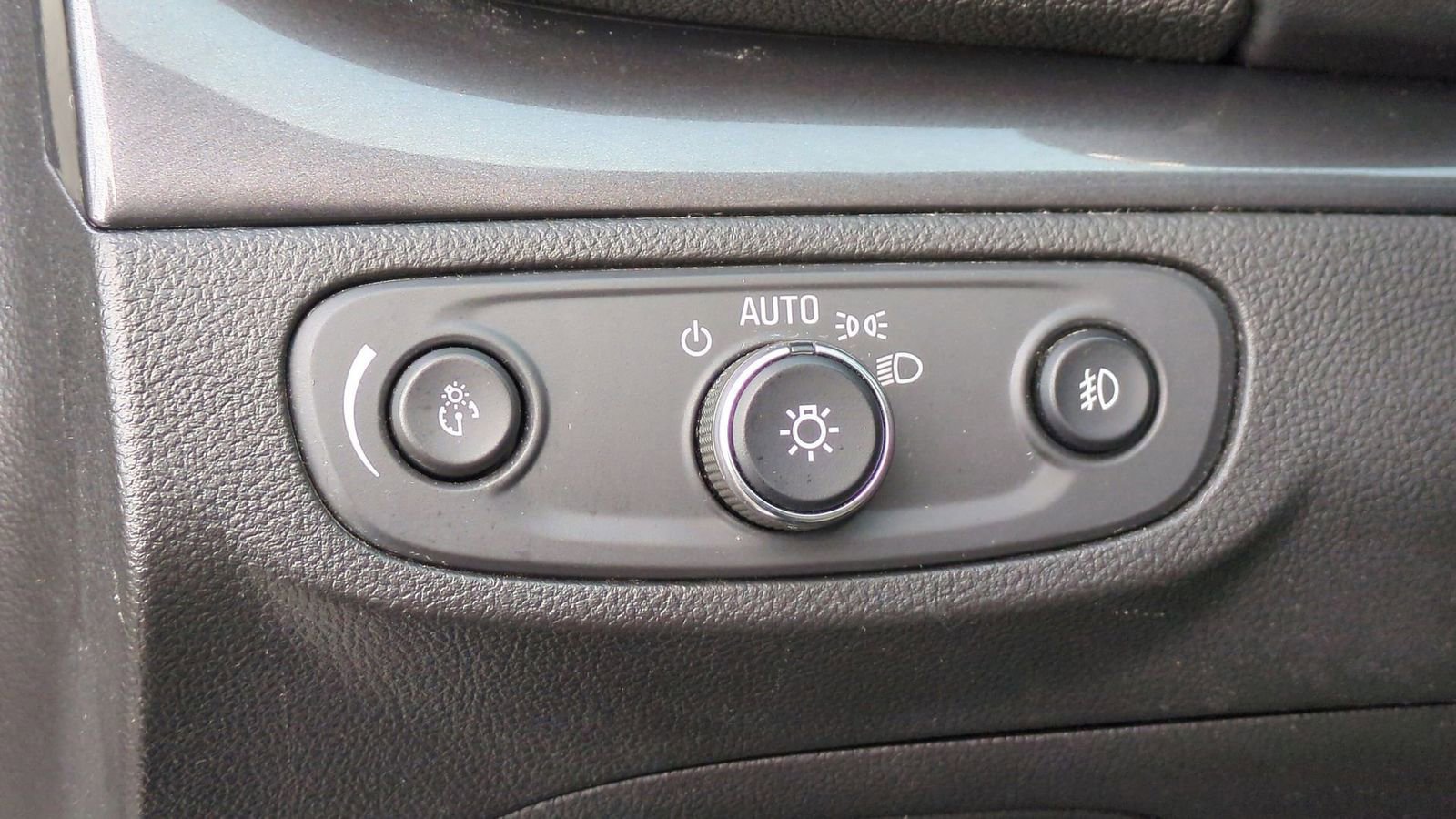 Used 2018 Buick Encore Sport Touring w/ Safety Package image 19