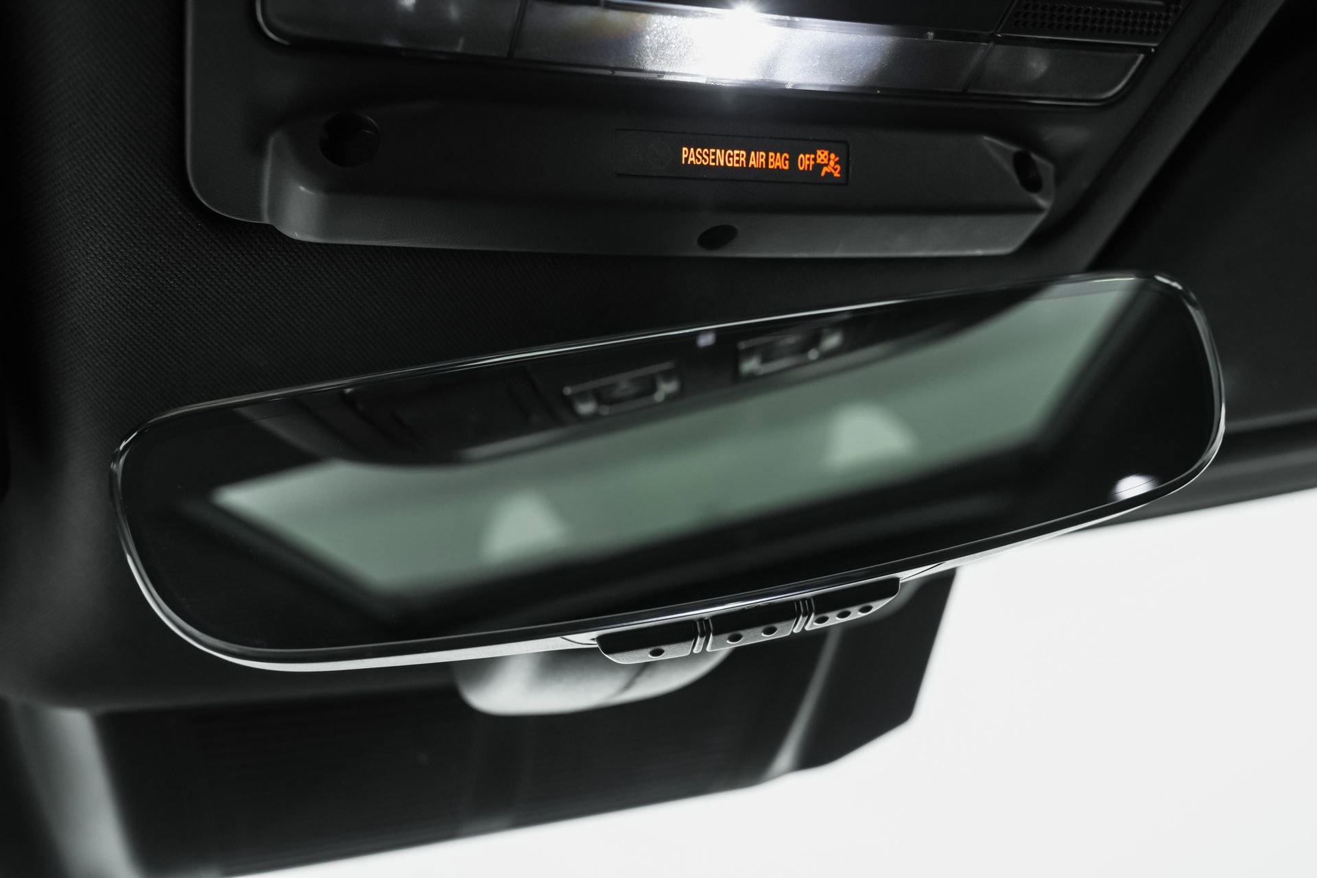 Used 2025 Land Rover Defender 110 S image 79