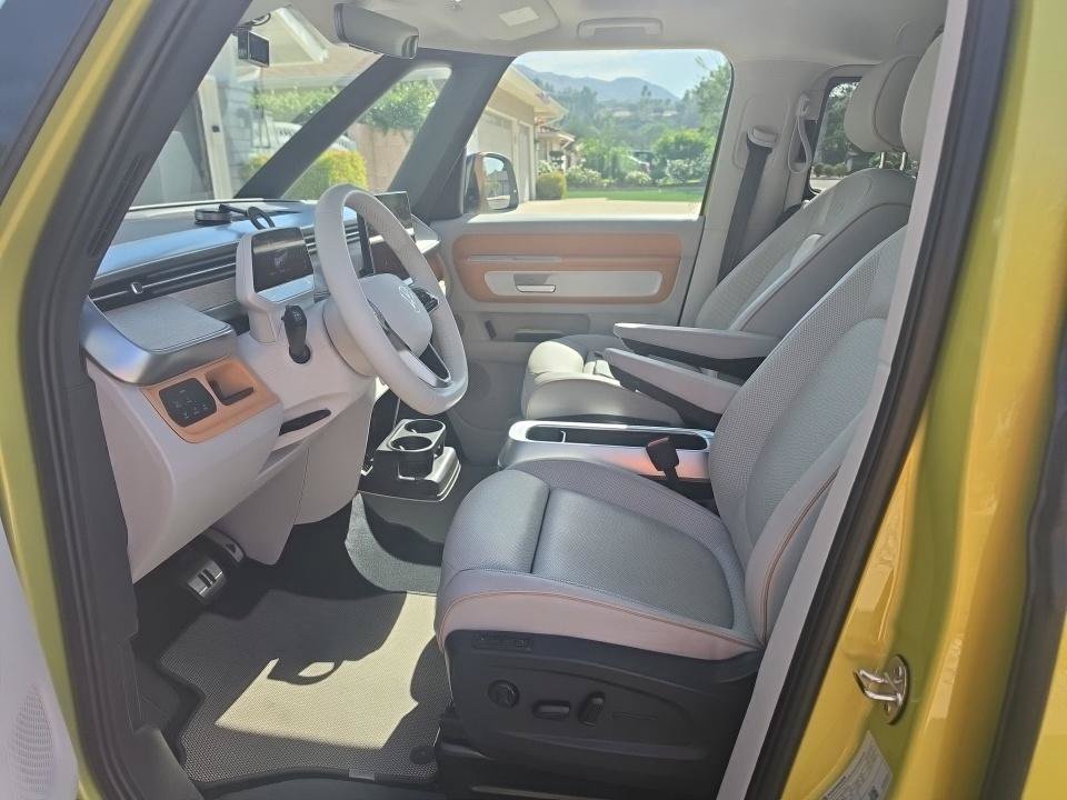 Certified 2025 Volkswagen ID. Buzz Pro S Plus AWD/4WD image 12