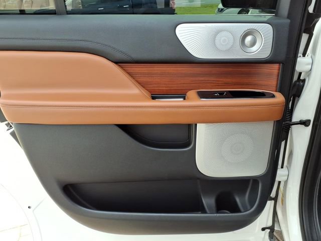 Used 2019 Lincoln Navigator L Reserve AWD/4WD image 15