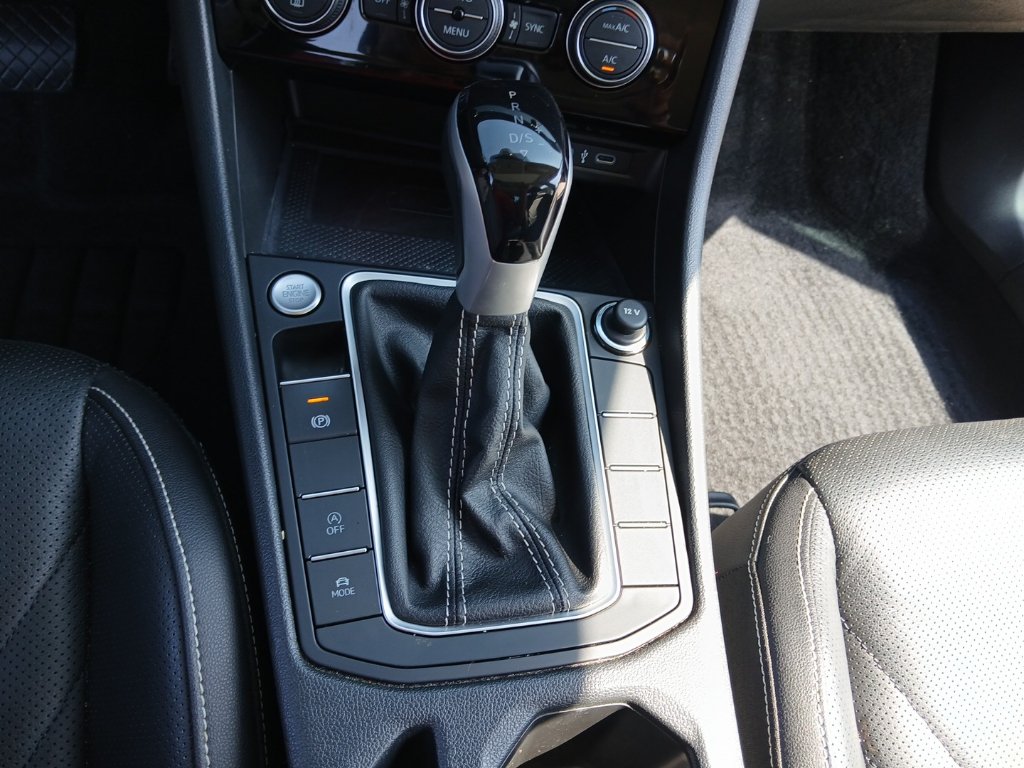Certified 2024 Volkswagen Jetta SEL FWD image 17
