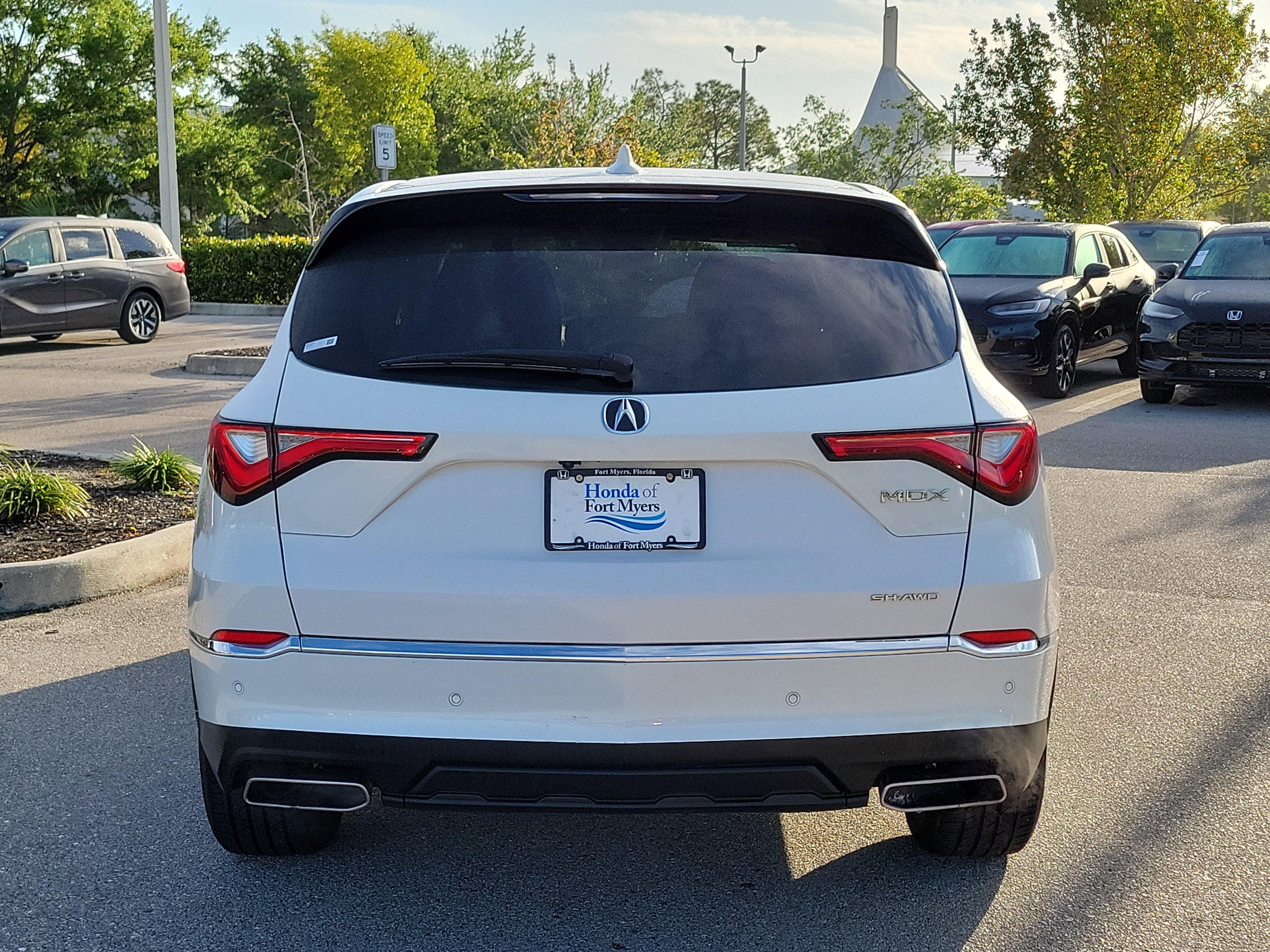 Used 2023 Acura MDX SH-AWD w/ Technology Package image 5