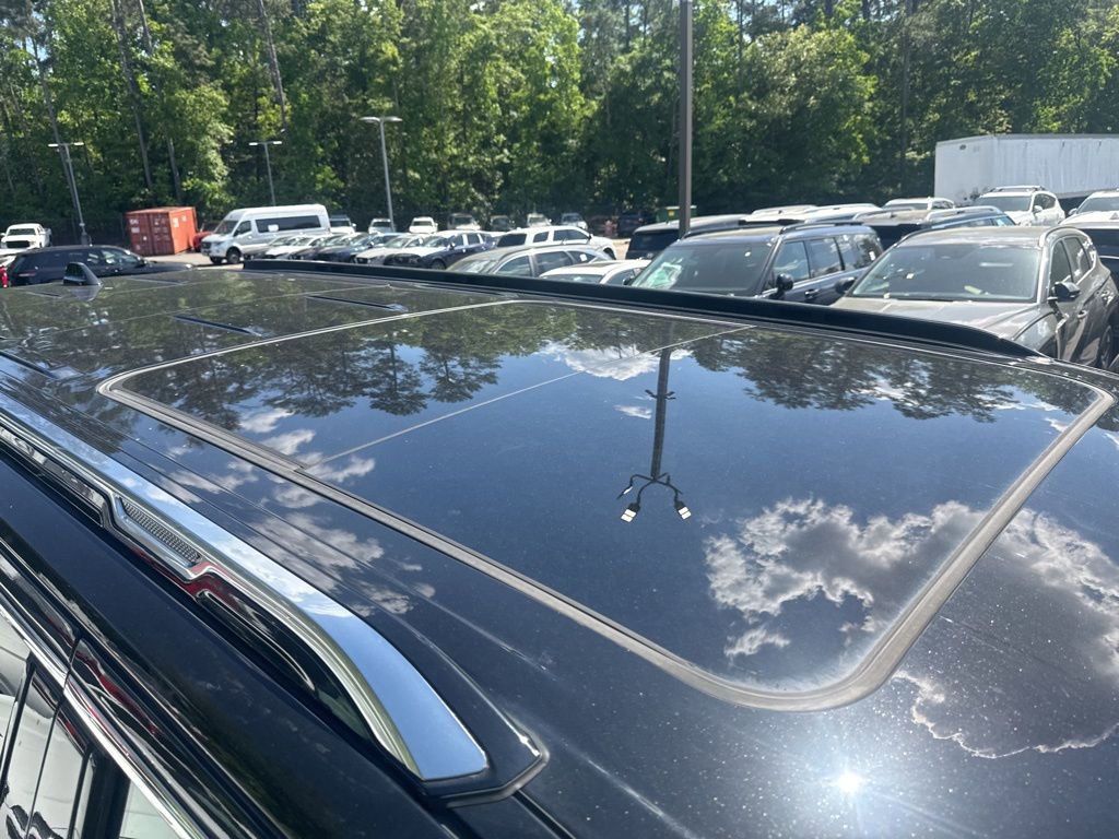 Used 2023 Jeep Wagoneer L Series III w/ Premium Group I image 5