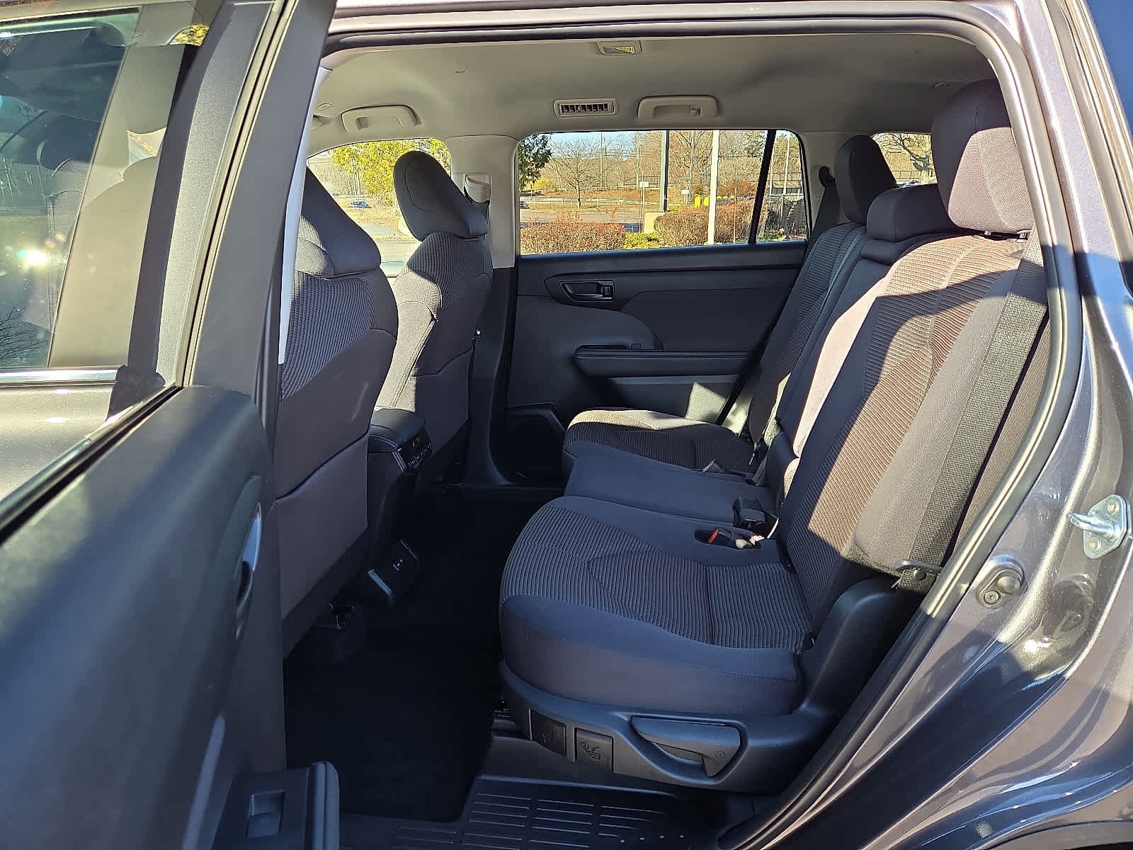 Certified 2024 Toyota Highlander LE image 12